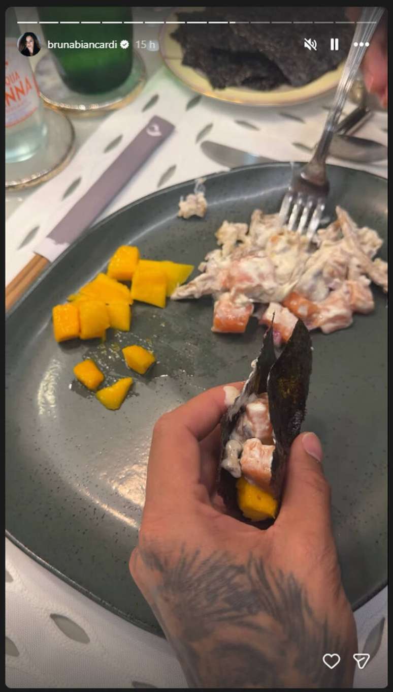 Jogador brincou com Bruna ao dizer que o arroz preparado por ela estava duro &ndash;