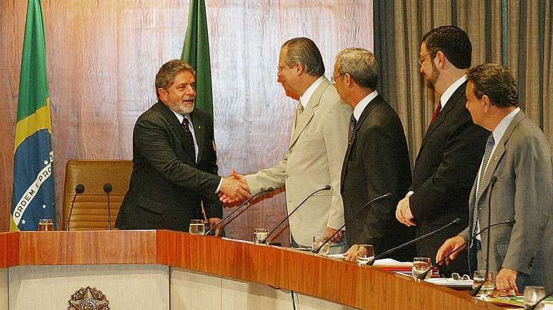 Dirceu foi ministro-chefe da Casa Civil de 2003 a 2005. Na foto, a primeira reuni&atilde;o ministerial do primeiro governo Lula, em janeiro de 2003