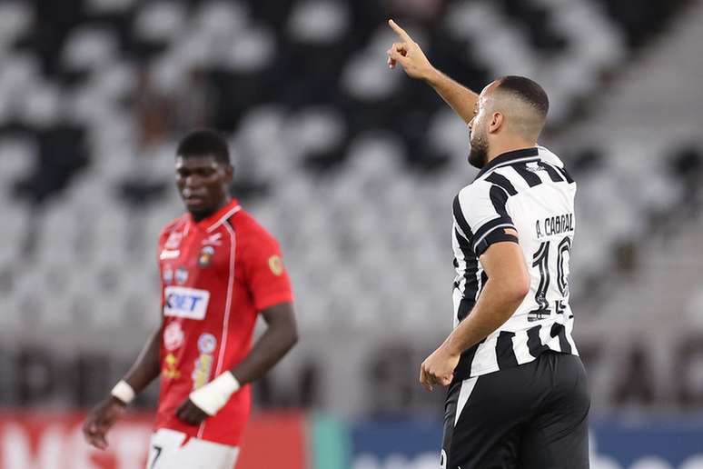 Cabral ainda precisa desencantar depois da Copa &ndash;