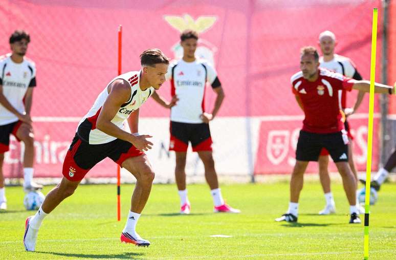 Prepara&ccedil;&atilde;o do Benfica antes da partida v&aacute;lida pela terceira fase preliminar da Liga Europa &ndash;