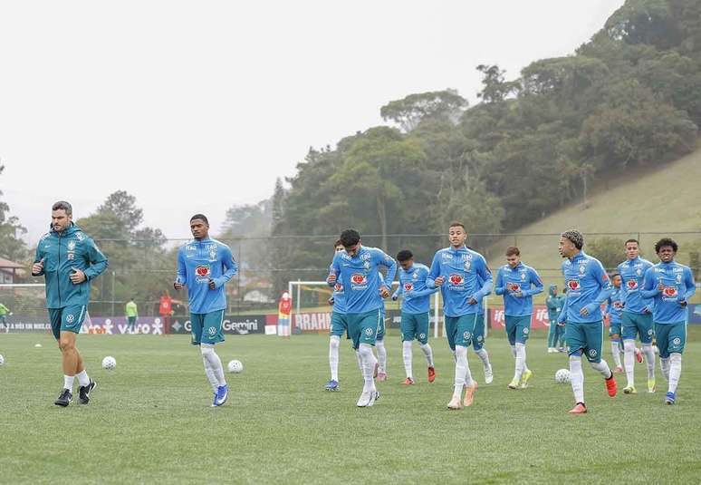 Brasil fecha a prepra&ccedil;&atilde;o para o amsiotos com a Bolivia. Mas o t&eacute;cnico Paulo Victor&nbsp; j&aacute; avisou: darpa chances aos que n&atilde;o come&ccedil;aram como tityular no primeiro jogo com os bolivianos.