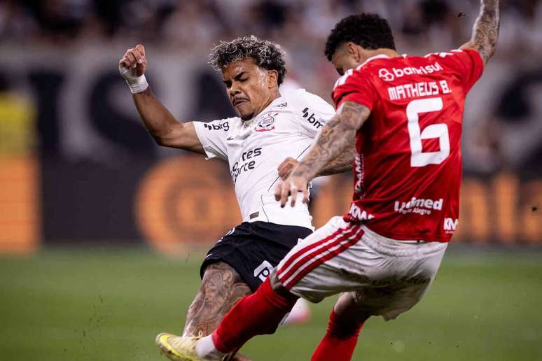 Kaio C&eacute;sar est&aacute; recuperado e deve ir a campo diante do Rosario Central &ndash;