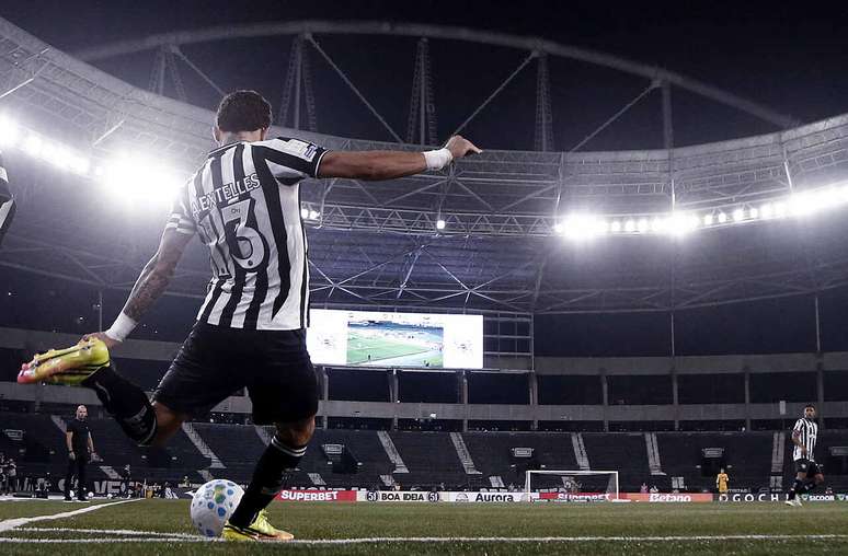 Renova&ccedil;&atilde;o de Telles foi muito festejada pelo botafoguismo &ndash;