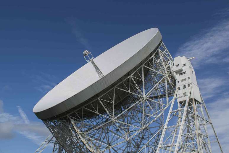 O Observat&oacute;rio de Jodrell Bank, em Cheshire, estava entre as instala&ccedil;&otilde;es em todo o mundo que coletaram observa&ccedil;&otilde;es da colis&atilde;o. Paul Stringer