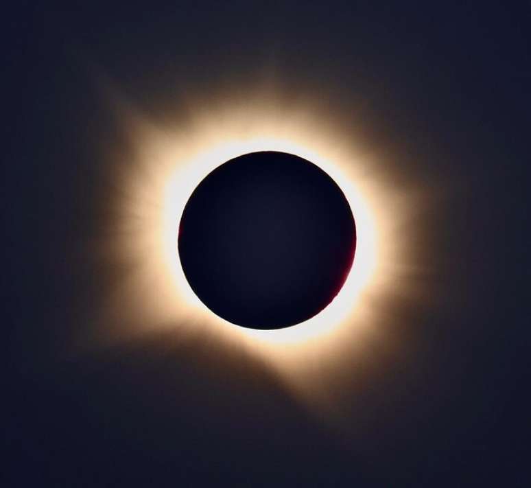 Brasileiro tamb&eacute;m registrou a coroa solar.