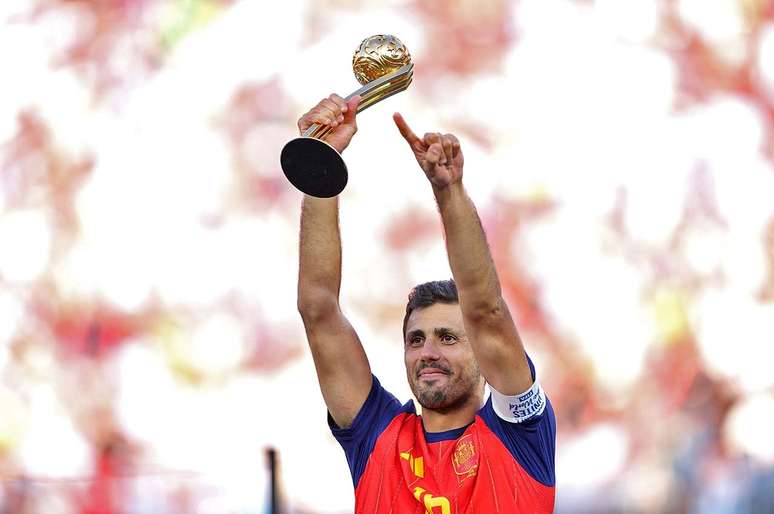 Rodri foi eleito o melhor jogador da Copa do Mundo 2026 &ndash;