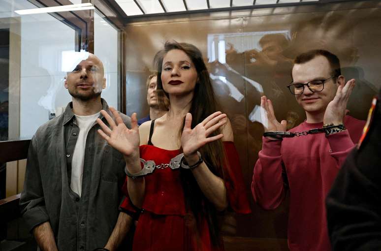 Os jornalistas Antonina Favorskaya, Konstantin Gabov, Sergey Karelin e Artyom Kriger foram condenados a cinco anos e meio de pris&atilde;o por extremismo