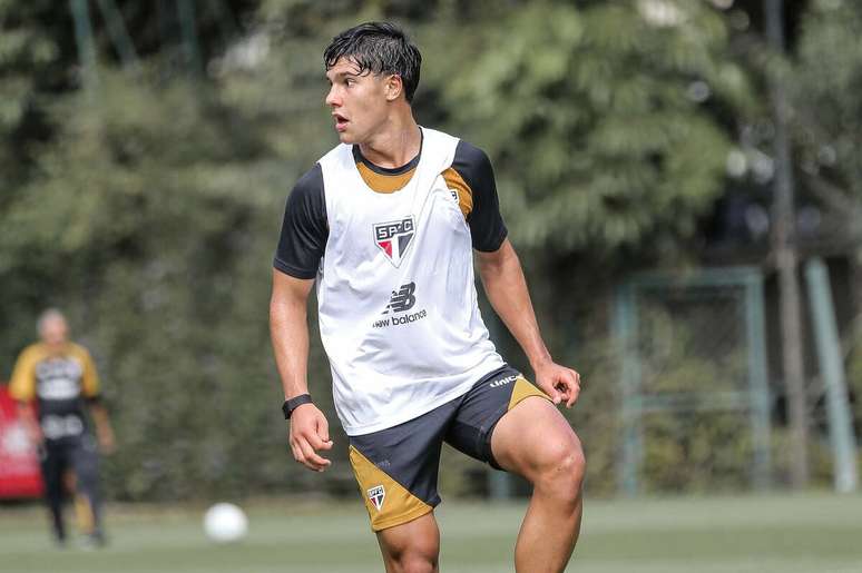 Nicolas tamb&eacute;m compareceu no CT da Barra Funda &ndash;
