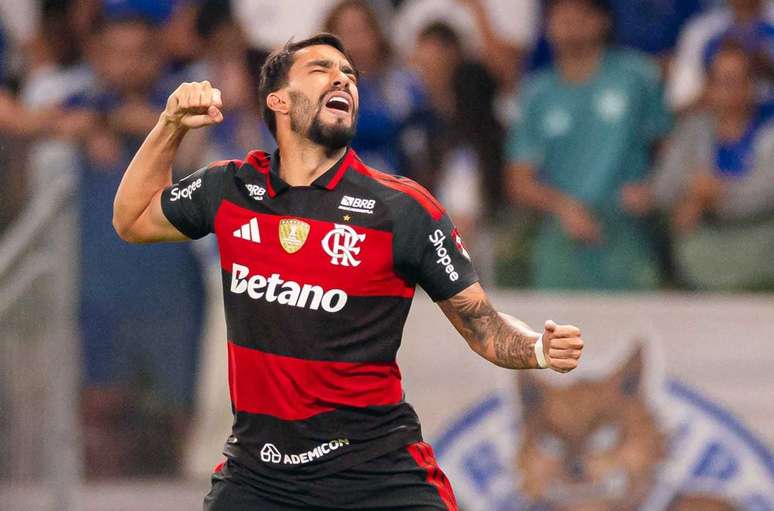 Lucas Paquet&aacute; comemorou e muito seu gol contra o Cruzeiro &ndash;