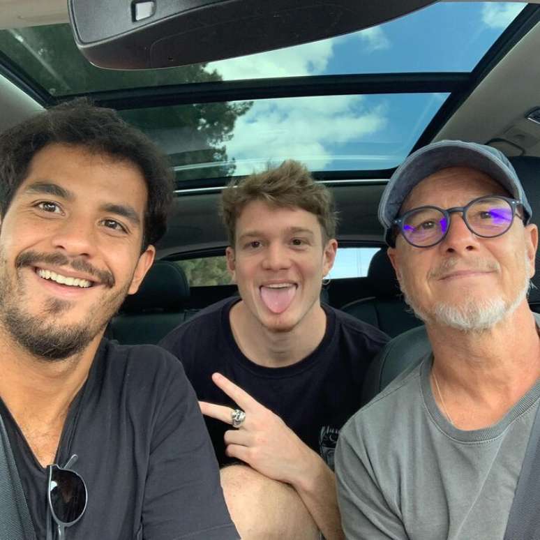 Marcello Novaes ao lado dos filhos, Diogo e Pedro