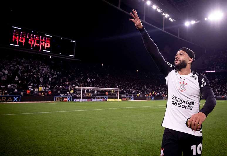 Depay pode permanecer no Corinthians &ndash;
