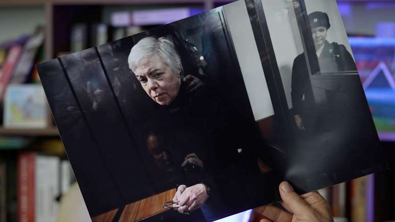 Nadezhda Buyanova, pediatra de 68 anos, foi condenada a cinco anos e meio de pris&atilde;o na R&uacute;ssia por supostamente ter feito cr&iacute;ticas &agrave; guerra na Ucr&acirc;nia durante o trabalho