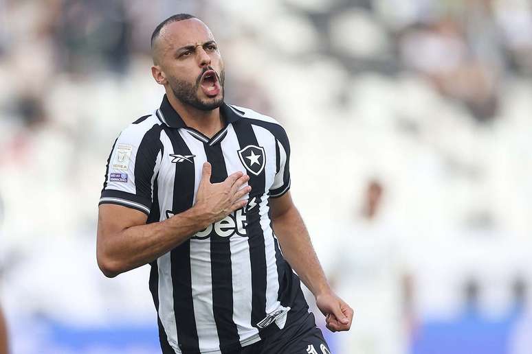 Mamute cravou tr&ecirc;s gols no Corinthians antes da pausa para a Copa &ndash;