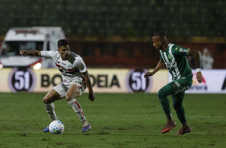 Lucas Ramon em a&ccedil;&atilde;o pelo S&atilde;o Paulo &ndash;