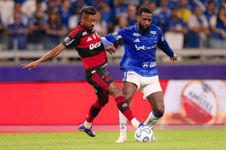 Cruzeiro e Flamengo ficam no 1 a 1 ap&oacute;s jogo tenso no Mineir&atilde;o &ndash;