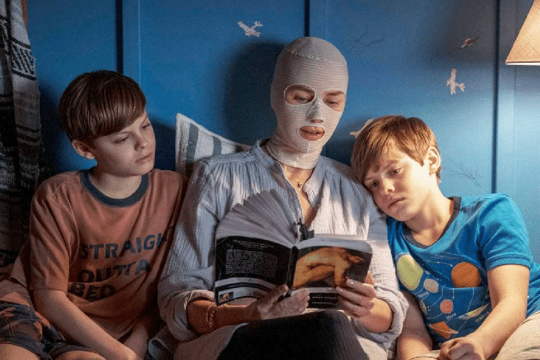 &ldquo;Boa Noite, Mam&atilde;e&rdquo; acompanha irm&atilde;os g&ecirc;meos que percebem que h&aacute; algo de errado com a m&atilde;e ap&oacute;s ela realizar uma cirurgia pl&aacute;stica 