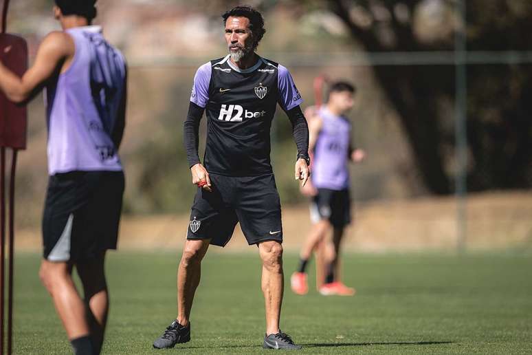 Galo mant&eacute;m op&ccedil;&otilde;es para formar dupla de zaga na sequ&ecirc;ncia da temporada &ndash;