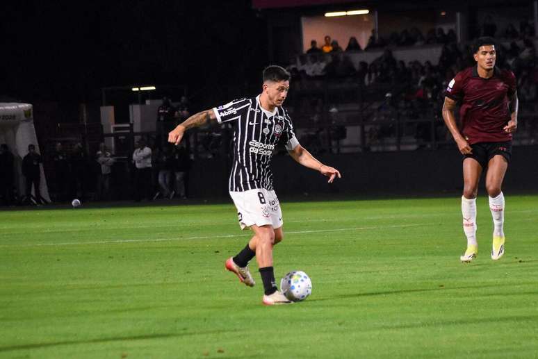 Rodrigo Garro, jogador do Corinthians, durante jogo contra o Bragantino.