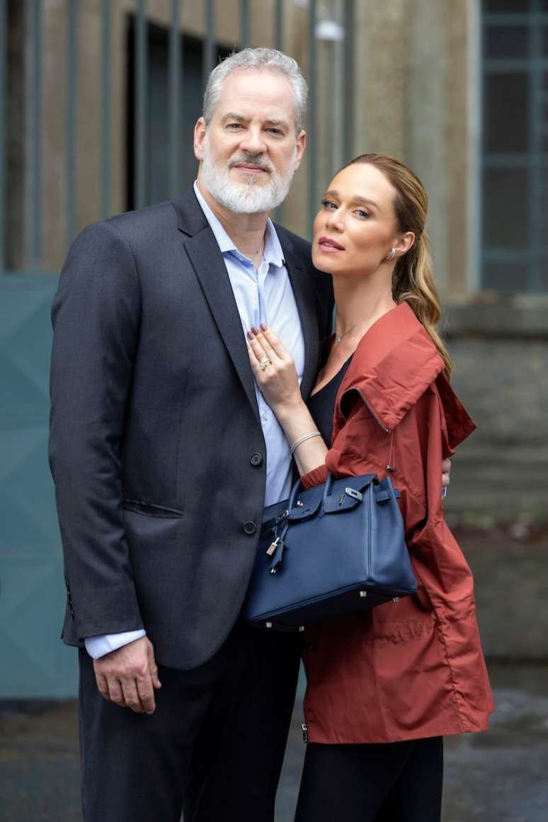 La&iacute;s ( Mariana Ximenes) e Ademir ( Dan Stulbach )