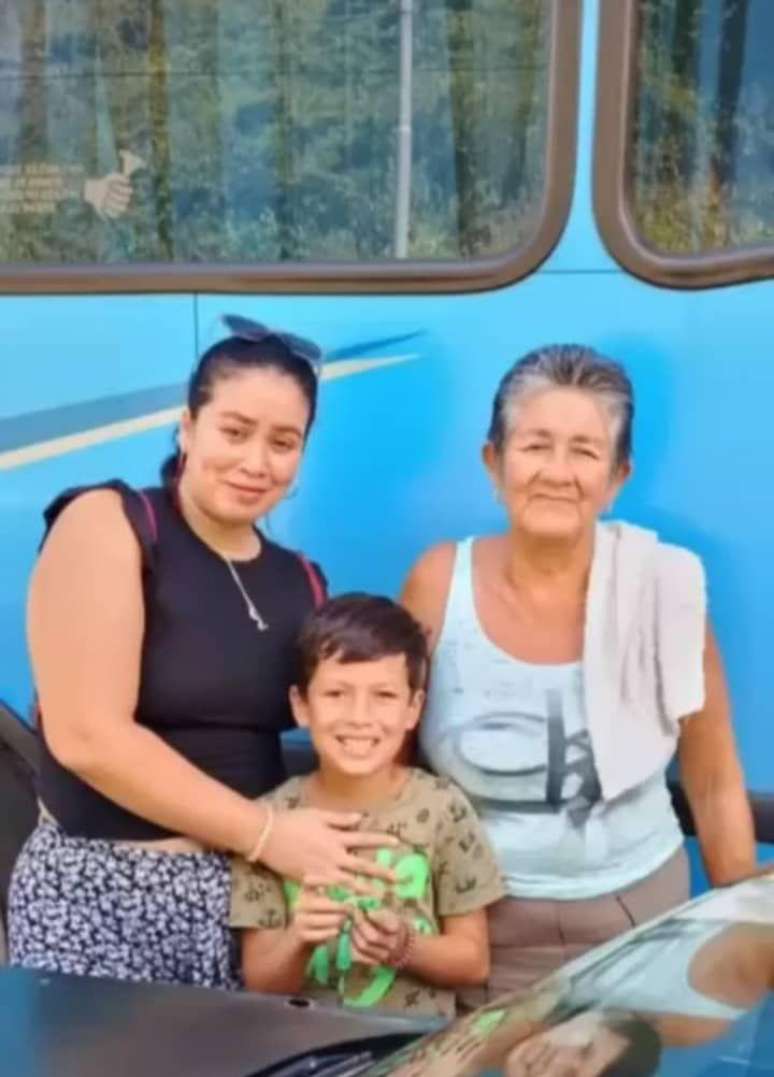 Da esquerda para a direita, Yusmani, Moiss&eacute;s e Carmen
