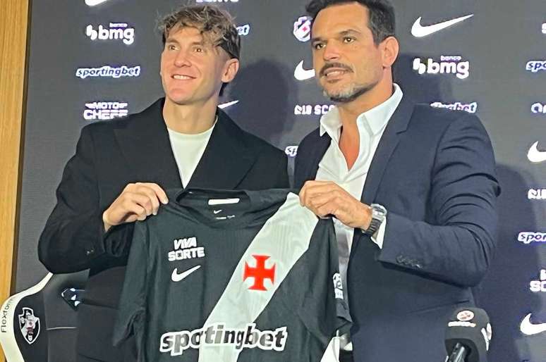 Col´dio sendo apresentado pelo Vasco –
