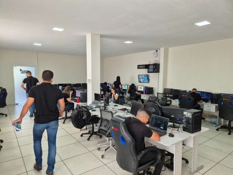 O escrit&oacute;rio da Pixbet em Serra Branca (PB) emprega cerca de 100 pessoas que trabalham no call center da casa de apostas
