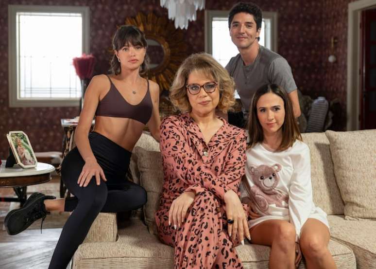 Brigitte (Tata Werneck), Ingrid (Agatha Moreira) , Rafael (Jo&atilde;o Victor Gon&ccedil;alves) e Pilar (Isabel Teixeira)