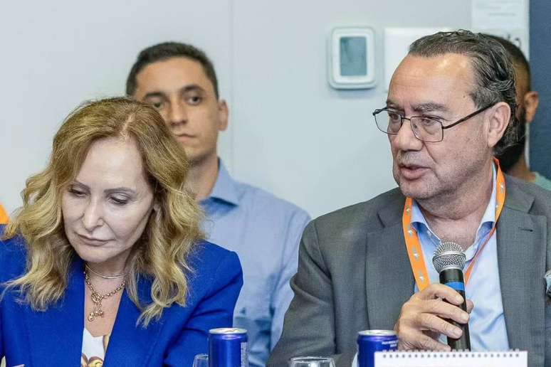 O presidenci&aacute;vel Augusto Cury &eacute; casado com Suleima Cabrera Farhate Cury