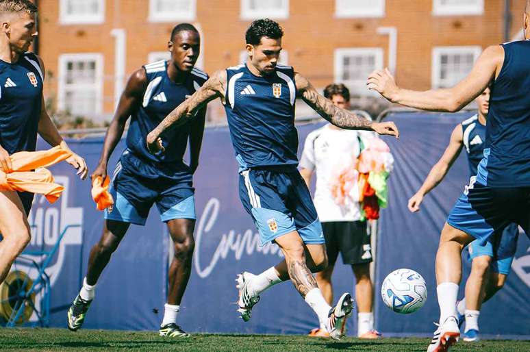 Atividade de prepara&ccedil;&atilde;o do Como antes de encarar o Liverpool &ndash;