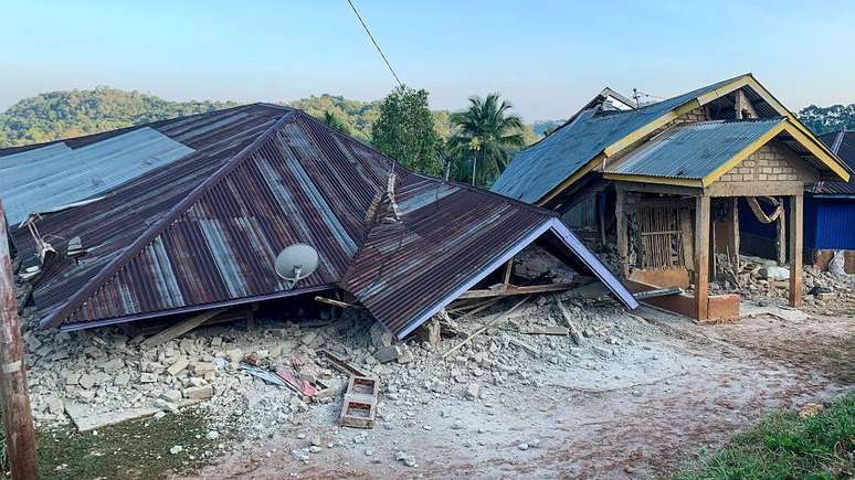 Mais de 150 casas sofreram danos graves, assim como diversas outras instala&ccedil;&otilde;es p&uacute;blicas