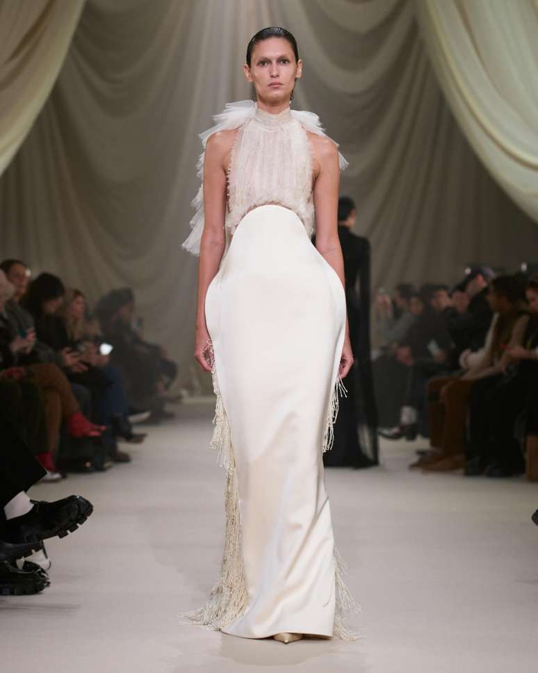 Desfile de alta-cosutra da grife Ashi Studio 