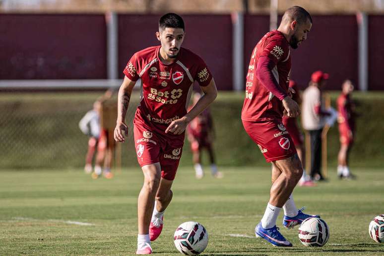 Vila Nova visita o Atl&eacute;tico-GO em duelo pela S&eacute;rie B no Brasileiro.
