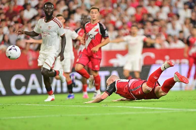 Rayo Vallecano abre o placar, mas cede virada &ndash;