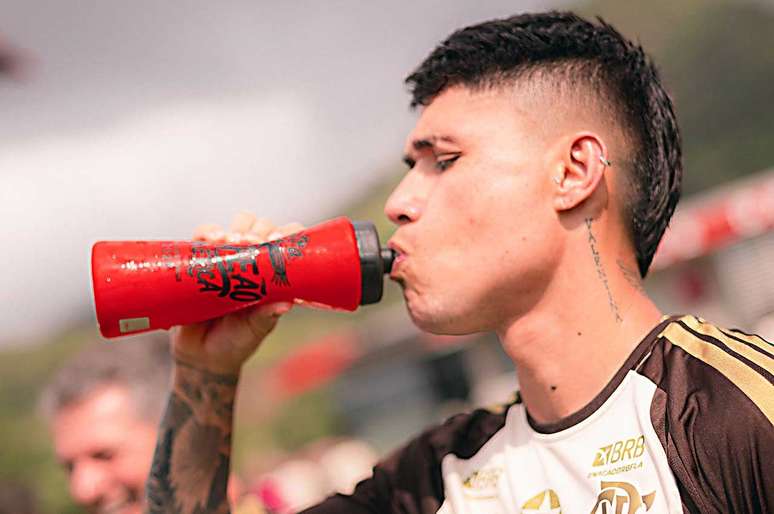 Sem atuar desde antes da Copa, Luiz Ara&uacute;jo pode ser novidade no Flamengo &ndash;