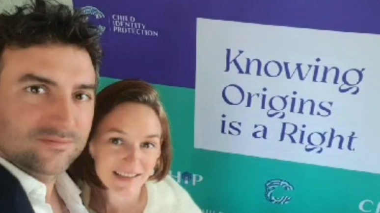 Audrey e Arthur defendem o direito das pessoas de conhecer suas origens