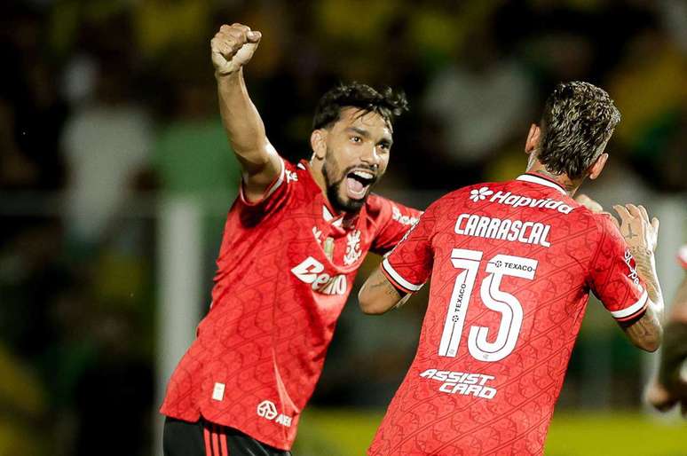 Flamengo estreia nova terceira camisa, despacha o Mirassol e cola de vez no Palmeiras&nbsp; &ndash;