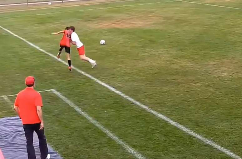 Defensor do Cobblers socou um advers&aacute;rio do Bobcats com socos e chutes &ndash;&nbsp;