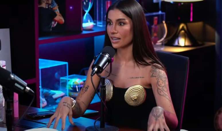 Bianca Andrade, a Boca Rosa, em frame de entrevista em v&iacute;deo no YouTube em 2023.