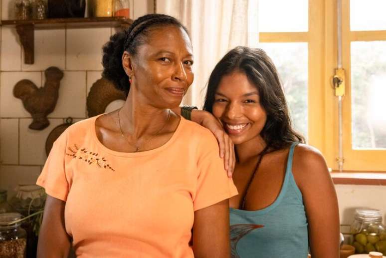 Mell Muzzillo como a Ritinha de 'Renascer' ao lado da atriz Edvana Carvalho (In&aacute;cia)