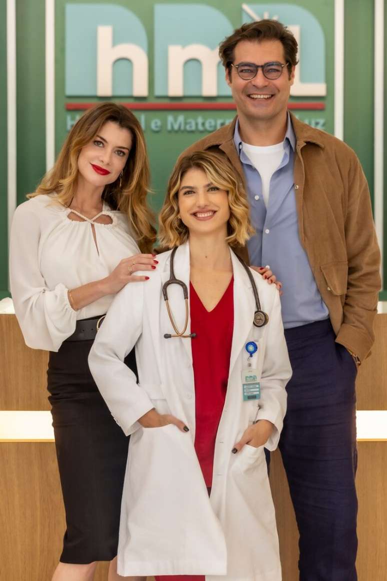 Vanessa (Alinne Moraes), Leandra (Giovanna Grigio) e Gabriel (Thiago Lacerda)