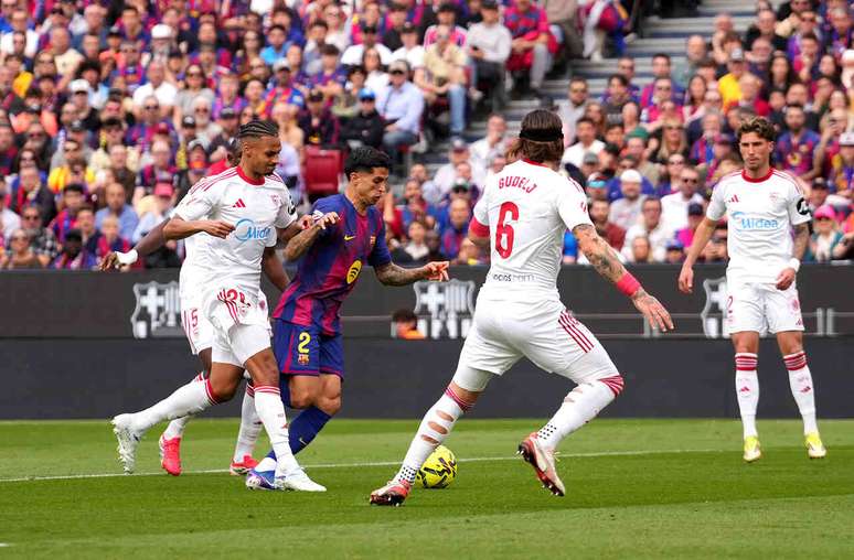 Jo&atilde;o Cancelo j&aacute; defendeu o Barcelona em duas ocasi&otilde;es por empr&eacute;stimo &ndash;