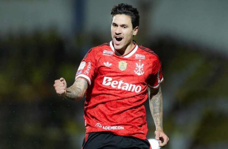 Pedro marca duas vezes, e Flamengo ganha força na briga pelo título do Brasileirão –