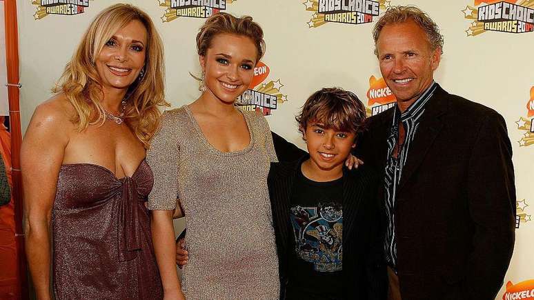 Panettiere com seus pais e o irm&atilde;o em 2007