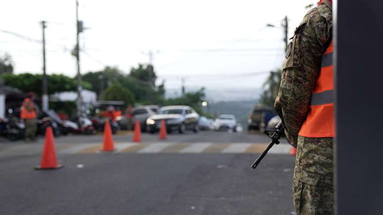Militares controlam acesso &agrave; Campanera, comunidade que antes era o principal reduto da fac&ccedil;&atilde;o Barrio 18