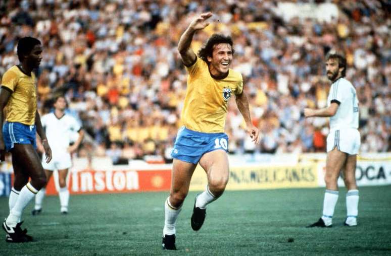 Zico em a&ccedil;&atilde;o pela Sele&ccedil;&atilde;o Brasileira na Copa de 1982 &ndash;
