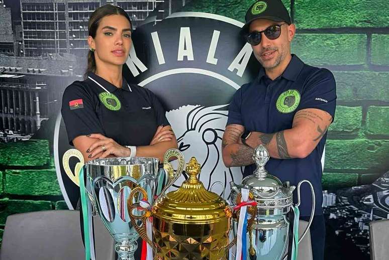 Kelly Key e Mico Freitas participaram da assinatura do contrato e visitaram a Cidade do Galo &ndash;