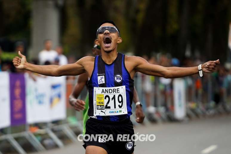 Andr&eacute; atacou nos 400m finais para garantir o t&iacute;tulo brasileiro da milha (Foto: Fernanda Paradizo)