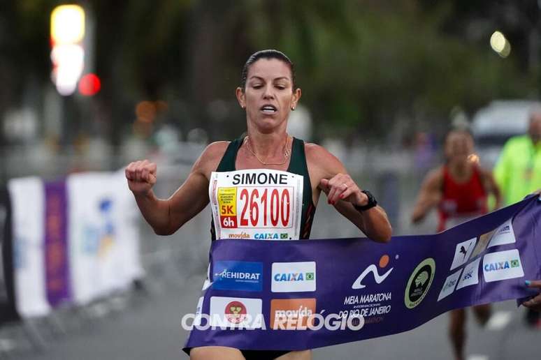 Simone comemora o retorno &agrave; sele&ccedil;&atilde;o brasileira (Foto: Fernanda Paradizo)