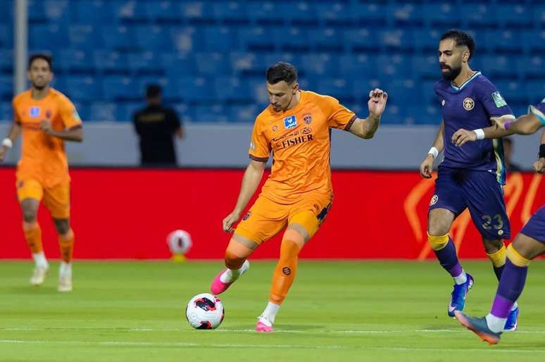 Hugo Moura faz grande in&iacute;cio de temporada na Ar&aacute;bia Saudita &ndash;