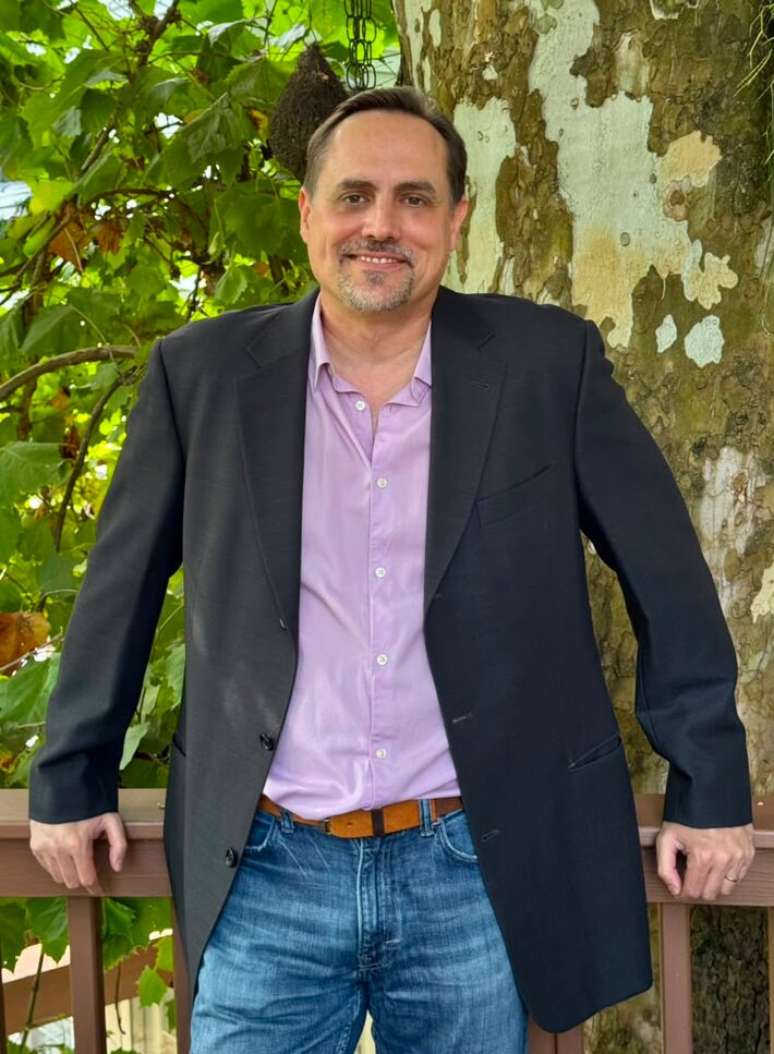 Stephen Bocskay &eacute; pesquisador e autor de 'Candeia, O Samba, O Quilombo e O Ativismo Negro"